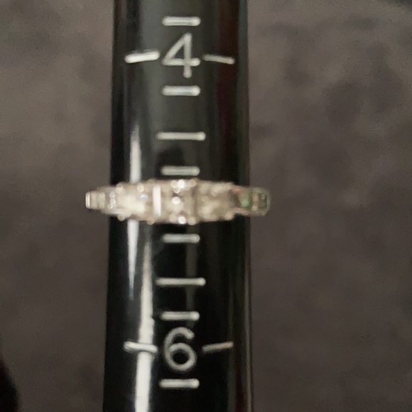 Zales 1 cute 10KWG Princess Cut 3 Stone Ring - Picture 5 of 6
